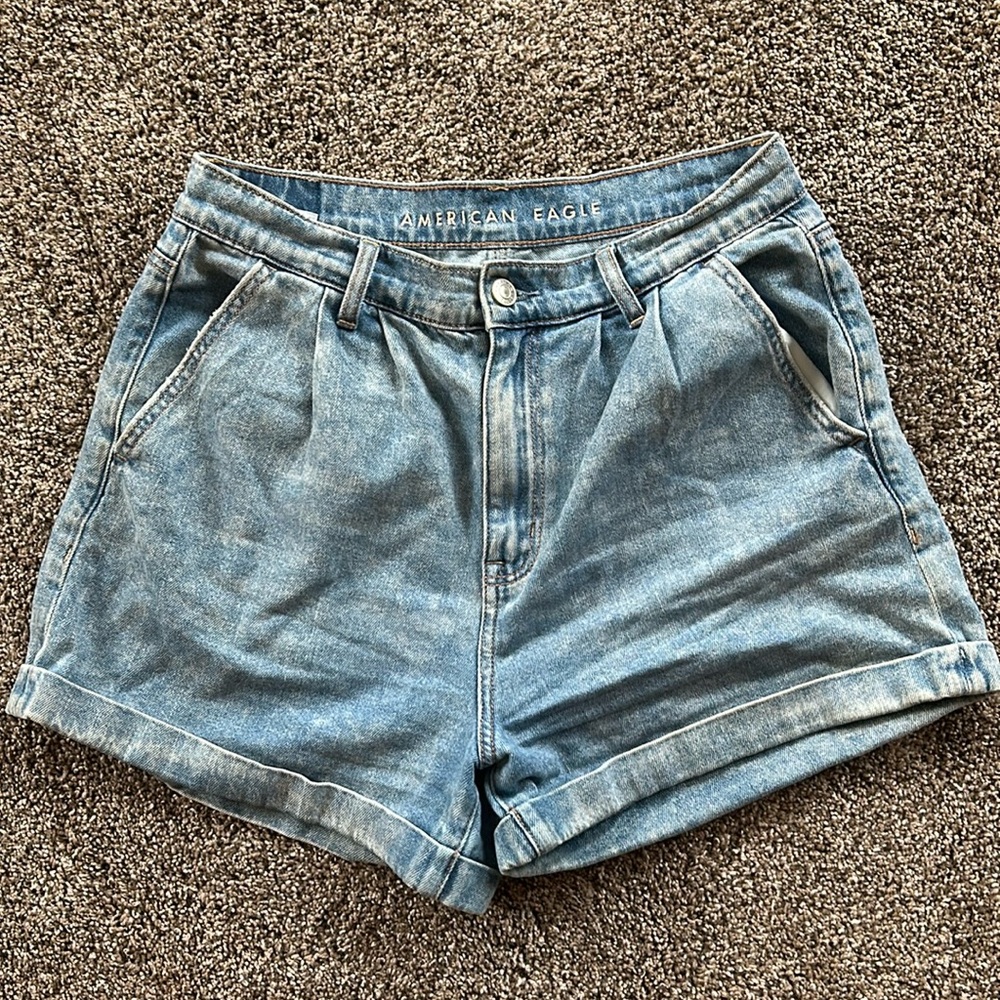American Eagle Pleated Jean Shorts Size 6